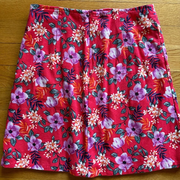Spring or summer skirt with lining never worn. - Picture 1 of 4
